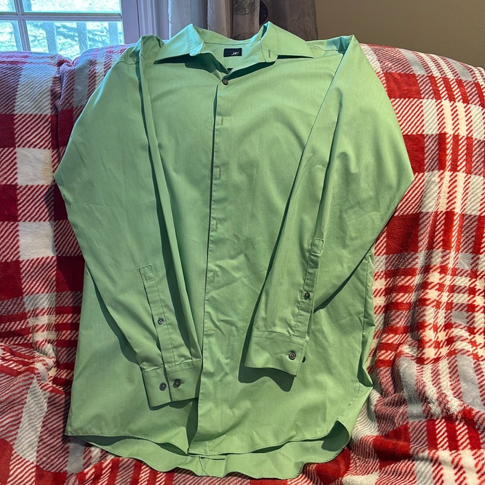 EUC MEN’s J.Ferrar dress shirt, Regular fit 15-15.5 by 32/33, light green